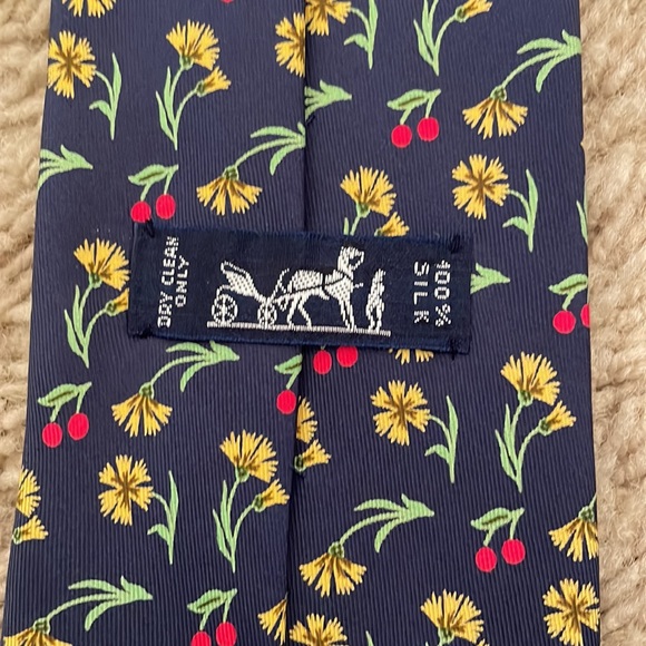 Vintage silk Hermes tie with floral pattern - Picture 4 of 5